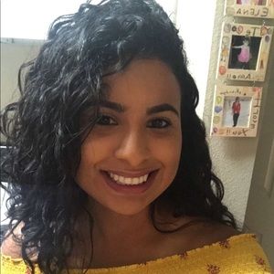 Meet your Posher, Stephanie